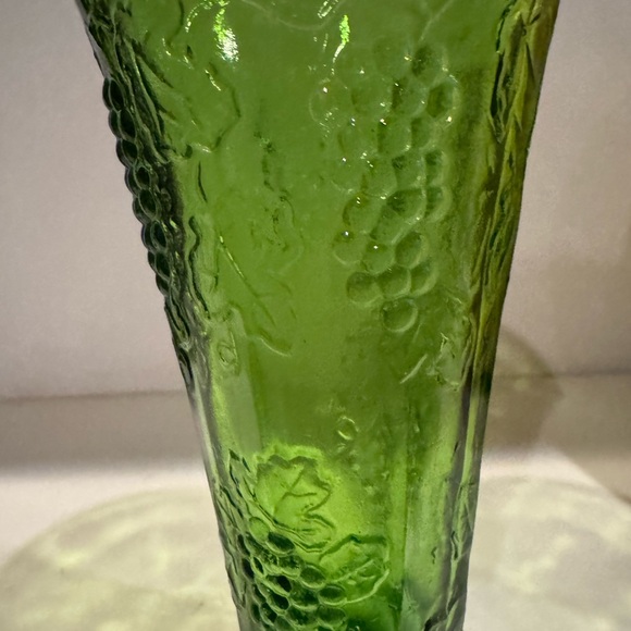 Vintage Colony Green Indiana Glass Vase Raised Grape Pattern Circa 40s-50s - Picture 2 of 6